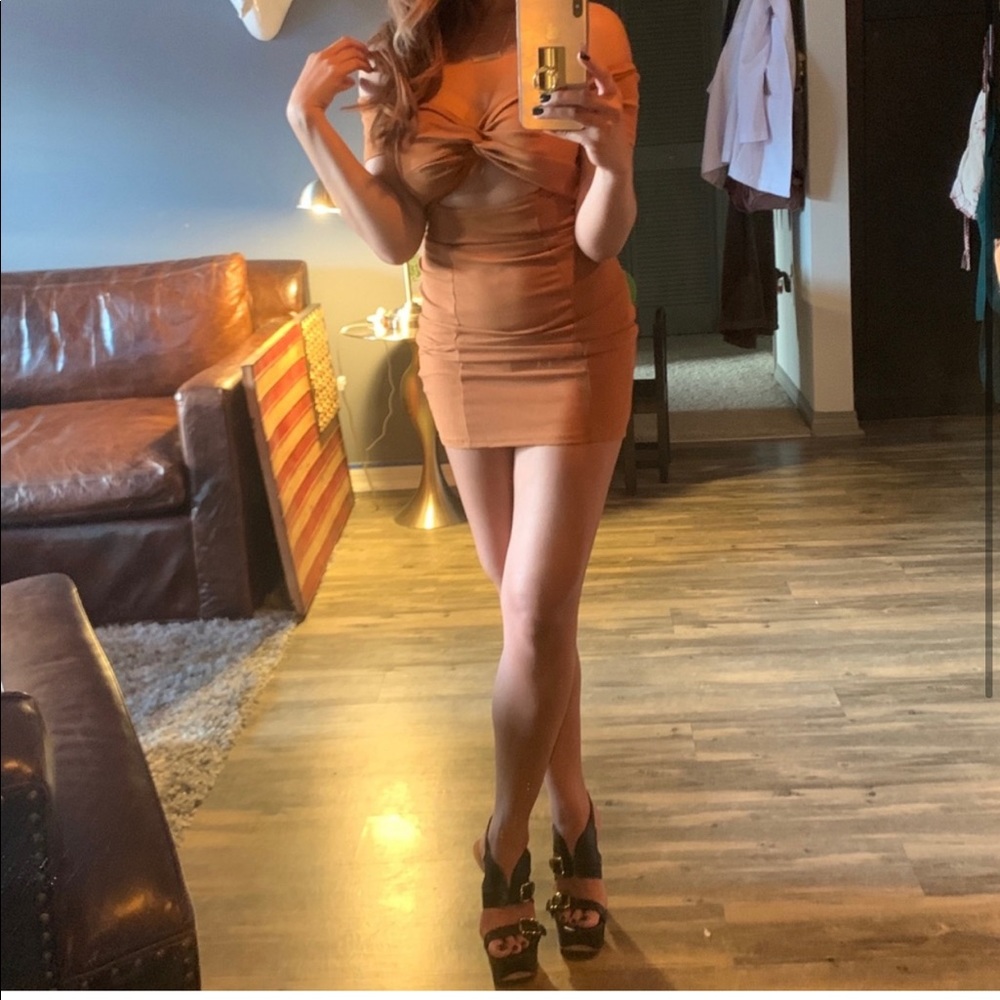 Keyhole front bodycon.